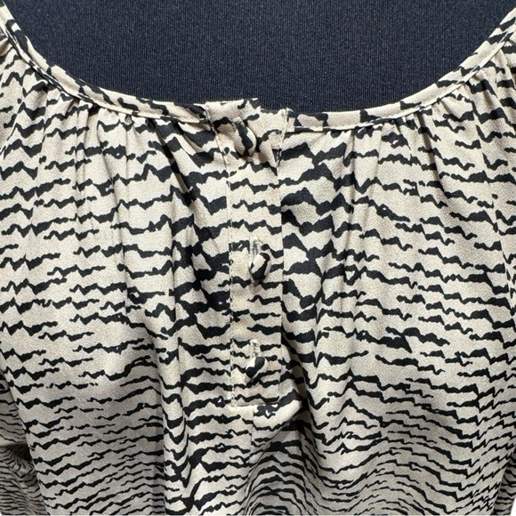 KENAR Beige & Black Abstract Print Blouse | Size M | High-Low Hem | Elastic Cuff - Picture 4 of 5